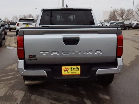 Used 2025 Toyota Tacoma TRD Off-Road w/ TRD Off Road Upgrade Package AWD/4WD image 6