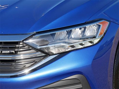 Certified 2024 Volkswagen Jetta SE image 10