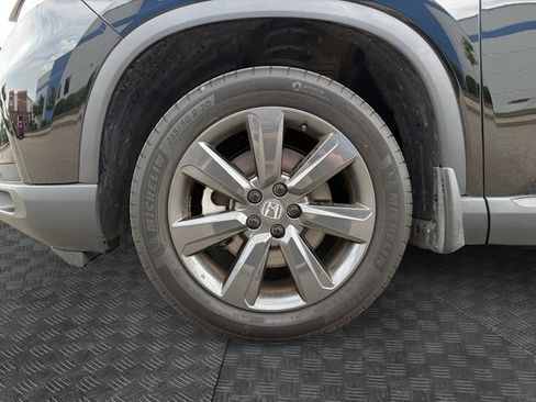 Used 2025 Honda Pilot Sport image 13