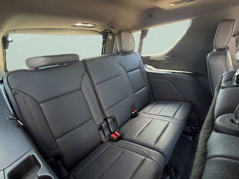 Used 2025 Chevrolet Tahoe High Country AWD/4WD image 15