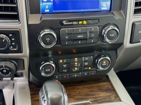 Used 2019 Ford F150 Lariat image 8