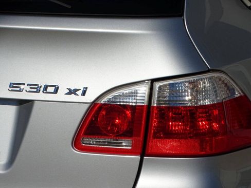 Used 2007 BMW 530xi Wagon AWD/4WD image 30