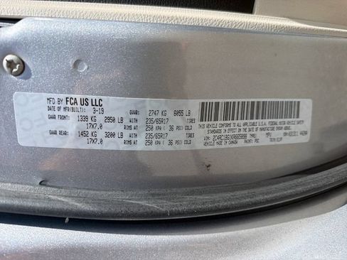 Used 2019 Chrysler Pacifica Touring-L FWD image 31