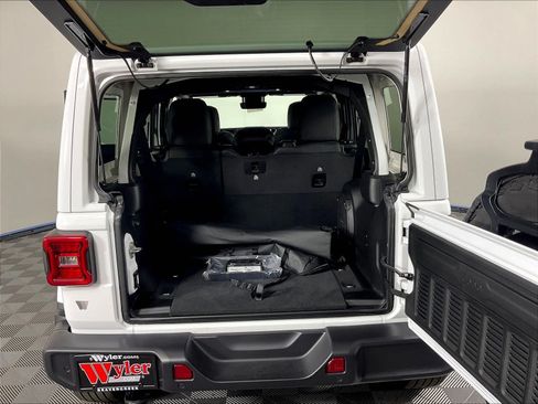 Used 2024 Jeep Wrangler Unlimited Sahara w/ Technology Group AWD/4WD image 37