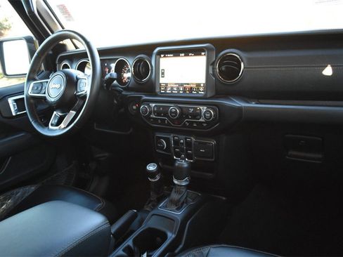 Used 2022 Jeep Wrangler Unlimited Sahara image 33