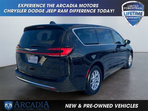 Used 2024 Chrysler Pacifica Touring-L image 5