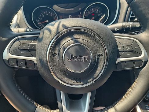 Used 2019 Jeep Compass Latitude w/ Popular Equipment Group AWD/4WD image 18