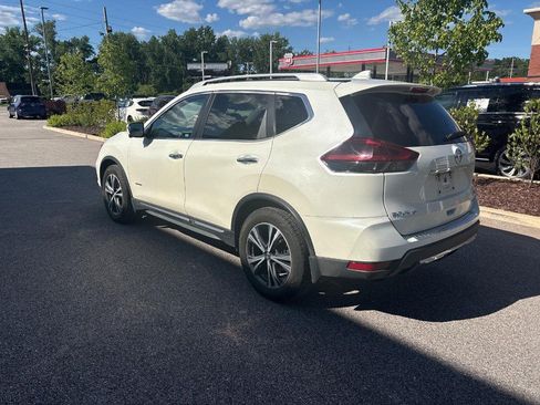 Used 2018 Nissan Rogue SL FWD image 2