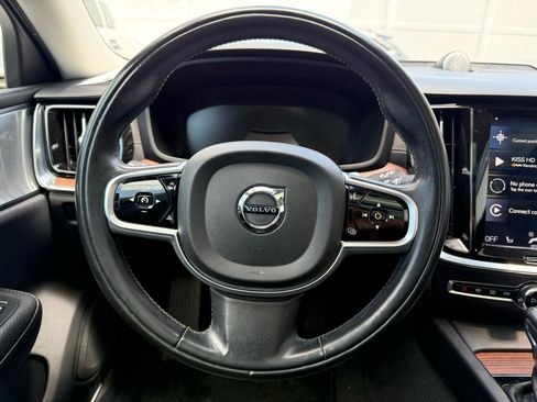 Used 2020 Volvo V60 T5 Cross Country image 32