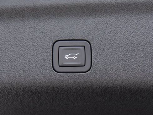 New 2025 Chevrolet Suburban Premier image 24