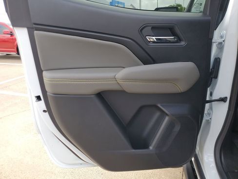 Used 2024 Chevrolet Colorado ZR2 w/ ZR2 Convenience Package III image 12