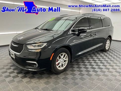 Used 2022 Chrysler Pacifica Touring-L FWD image 1