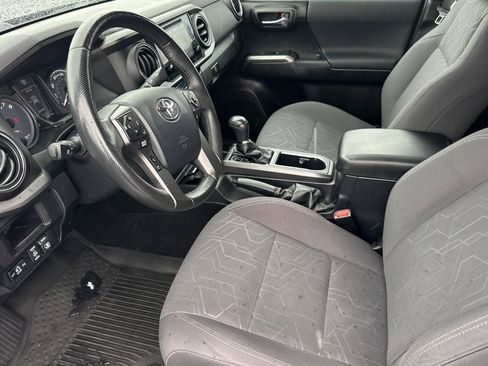 Used 2017 Toyota Tacoma TRD Off-Road w/ Premium & Technology Package image 9