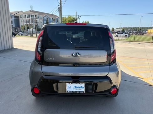 Used 2016 Kia Soul + w/ Primo Package FWD image 7