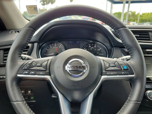 Used 2019 Nissan Rogue SV w/ Premium Package AWD/4WD image 17