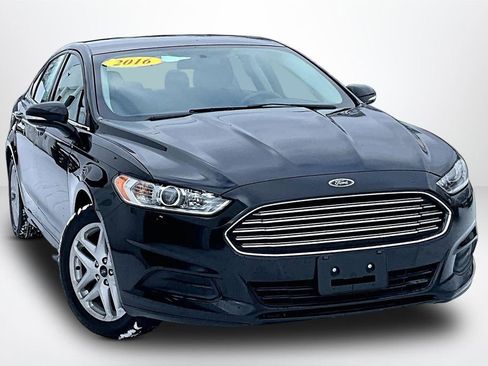 Used 2016 Ford Fusion SE image 3