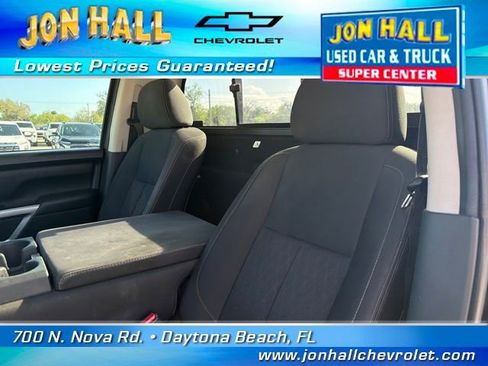 Used 2018 Nissan Titan SV image 19