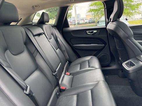 Certified 2025 Volvo XC60 B5 Core image 11