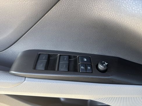 Used 2022 Toyota Camry SE image 15