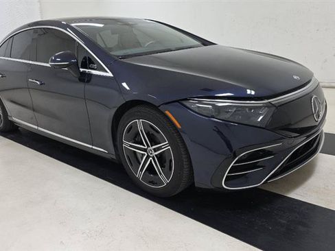 Used 2023 Mercedes-Benz EQS 580 4MATIC Sedan image 3