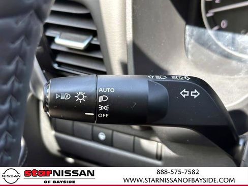 Certified 2022 Nissan Rogue SV w/ SV Premium Package AWD/4WD image 29