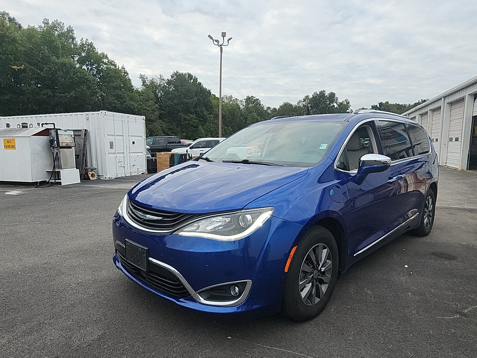 Used 2019 Chrysler Pacifica Limited w/ Advanced Safetytec Group FWD image 1