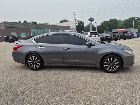 Used 2016 Nissan Altima 2.5 SL w/ 2.5 Technology Package FWD image 4