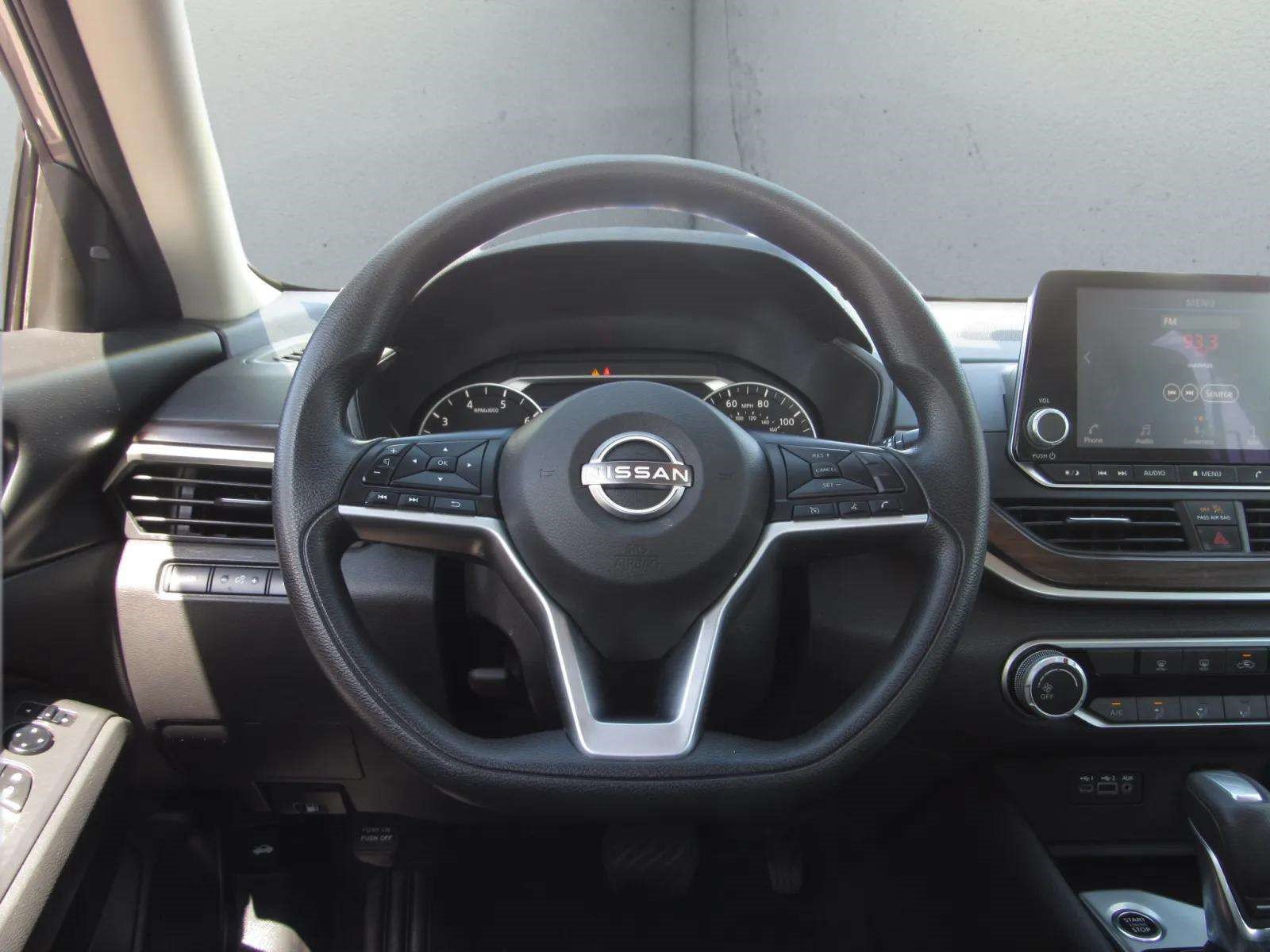 Used 2024 Nissan Altima 2.5 SV FWD image 21
