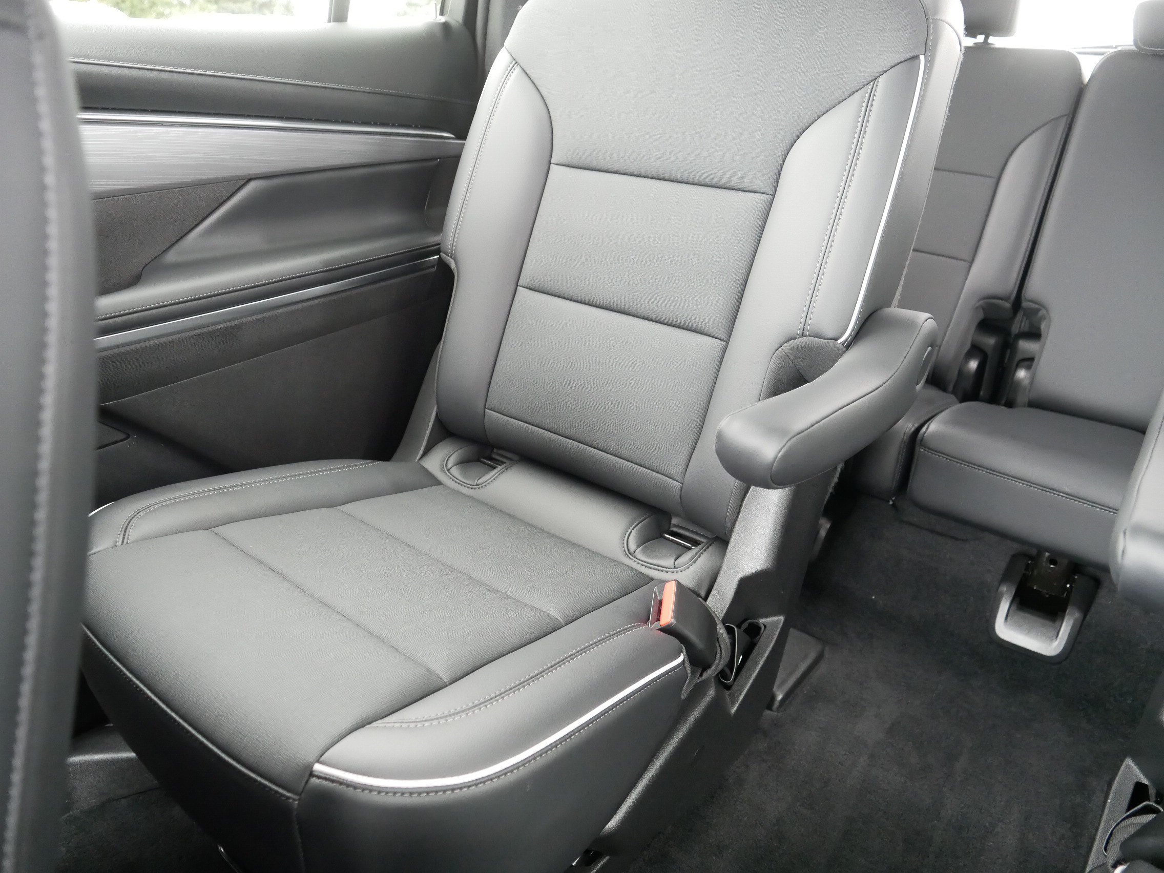 Used 2026 Buick Enclave Preferred AWD/4WD image 12