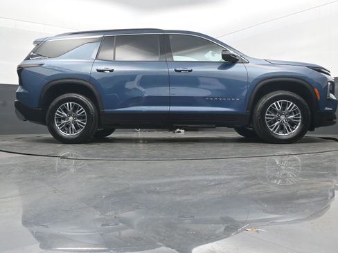 Used 2025 Chevrolet Traverse LT image 30