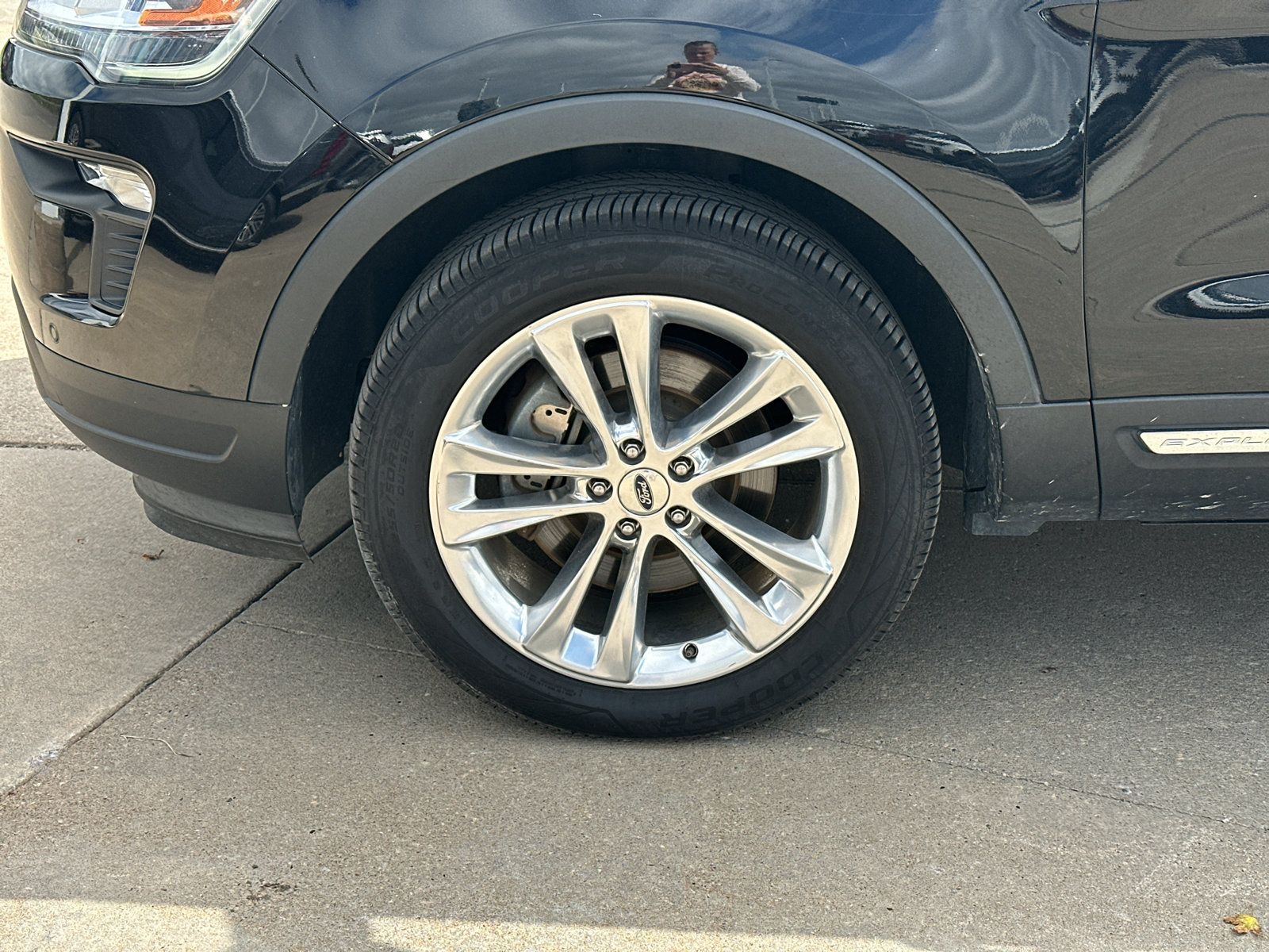 Used 2018 Ford Explorer XLT w/ Equipment Group 202A AWD/4WD image 7