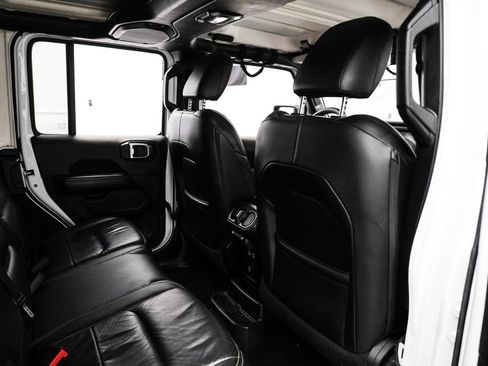 Used 2018 Jeep Wrangler Unlimited Sahara AWD/4WD image 33