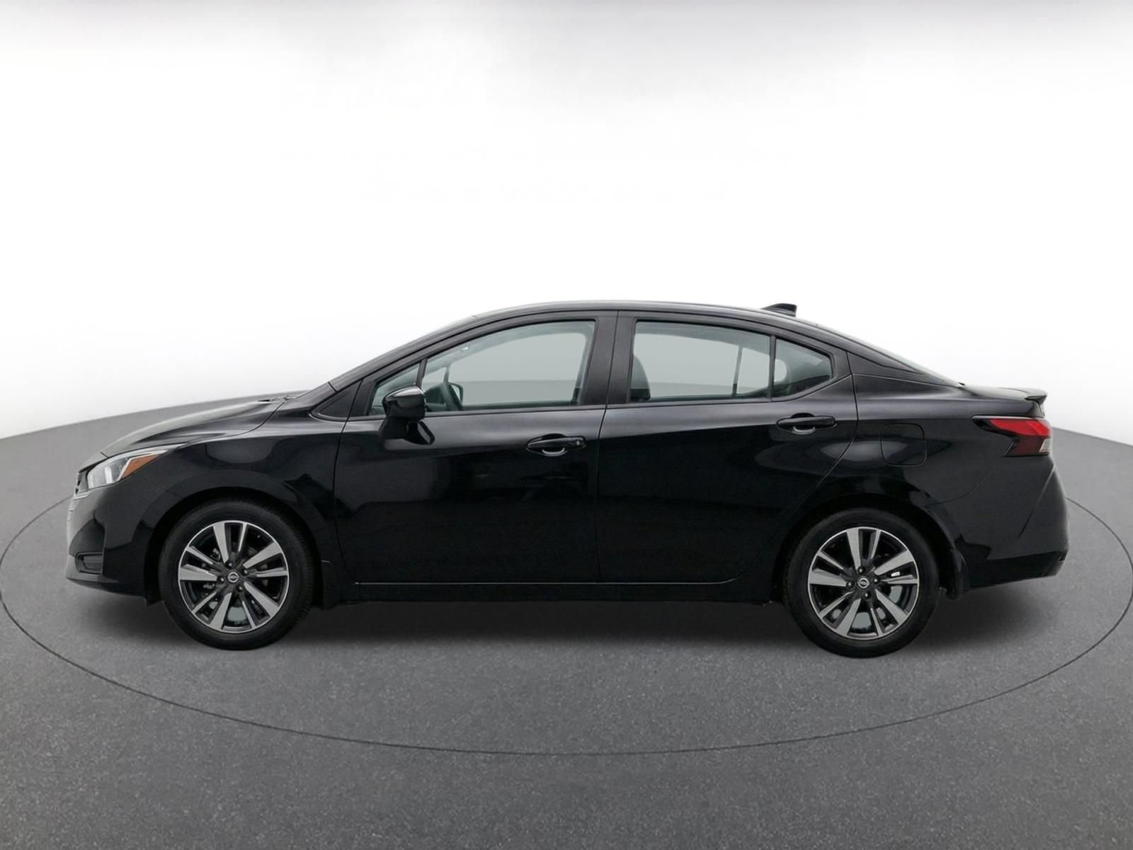 Used 2025 Nissan Versa SV FWD image 4