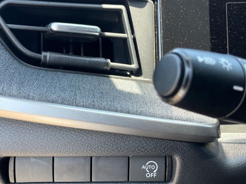 Used 2025 Nissan Kicks SV FWD image 29