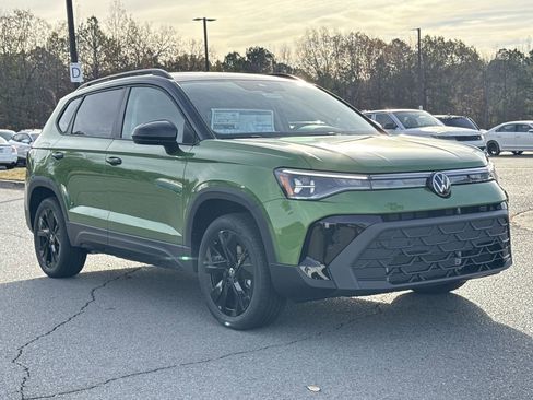 New 2026 Volkswagen Taos SE FWD image 7