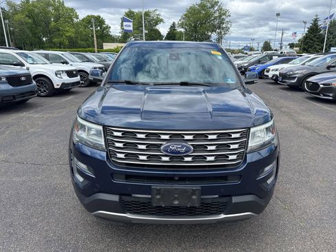 Used 2017 Ford Explorer Limited w/ Equipment Group 301A AWD/4WD image 3