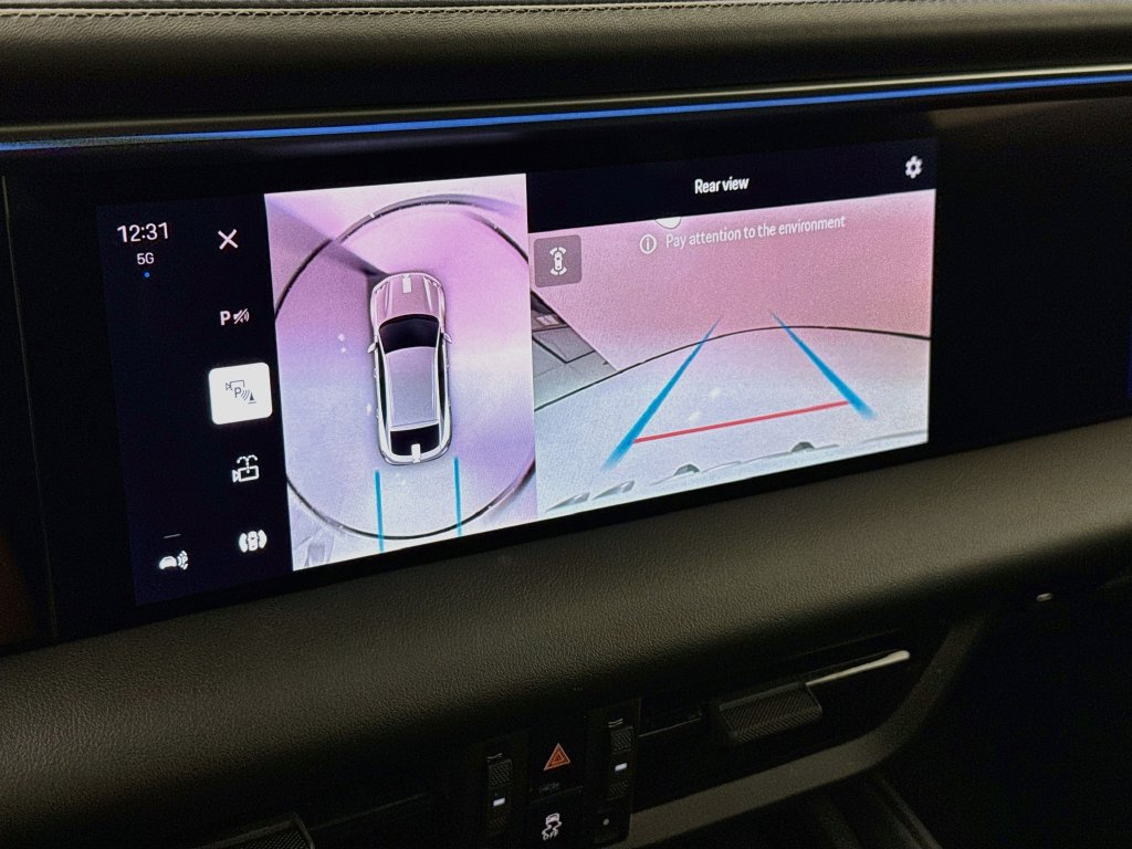 Certified 2024 Porsche Macan 4 Electric AWD/4WD image 19