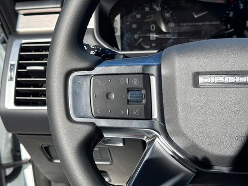 New 2025 Land Rover Discovery Dynamic SE image 28