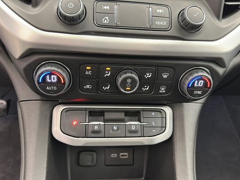 Used 2023 GMC Acadia SLE w/ Driver Convenience Package AWD/4WD image 19