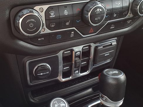 Used 2024 Jeep Wrangler Unlimited w/ Convenience Group AWD/4WD image 9