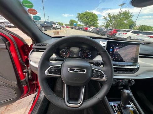 Used 2025 Jeep Compass Limited AWD/4WD image 40