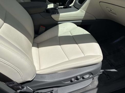 Used 2024 Cadillac XT6 Premium Luxury w/ Technology Package AWD/4WD image 27