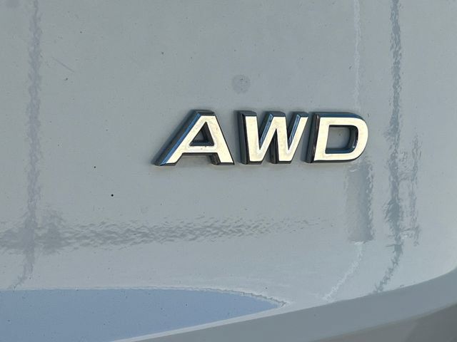 Used 2023 Nissan Rogue S AWD/4WD image 2
