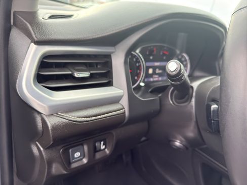 Certified 2022 GMC Acadia SLT w/ Preferred Package image 15