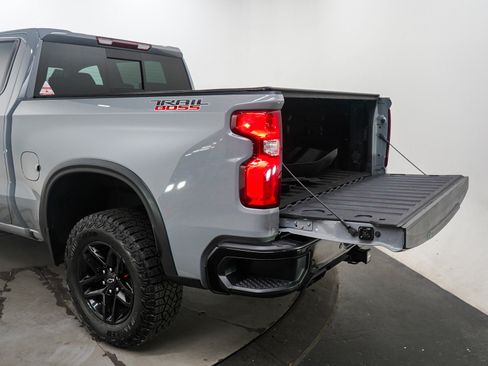 Used 2024 Chevrolet Silverado 1500 LT Trail Boss w/ LT Trail Boss Premium Package AWD/4WD image 11