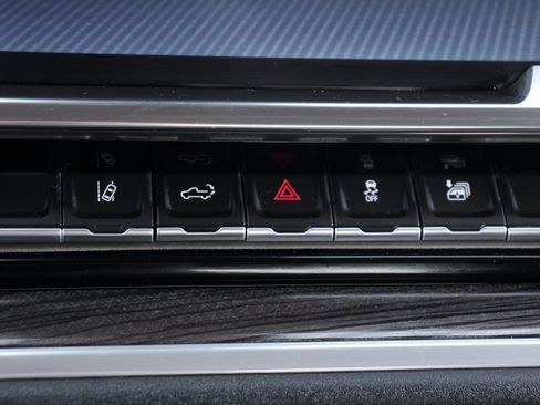 Used 2025 Chevrolet Silverado 2500 LT w/ Convenience Package image 29