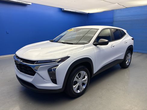 Used 2024 Chevrolet Trax LS image 4