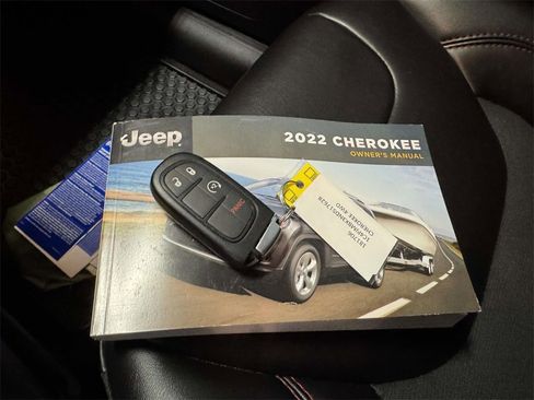 Used 2022 Jeep Cherokee Trailhawk image 31