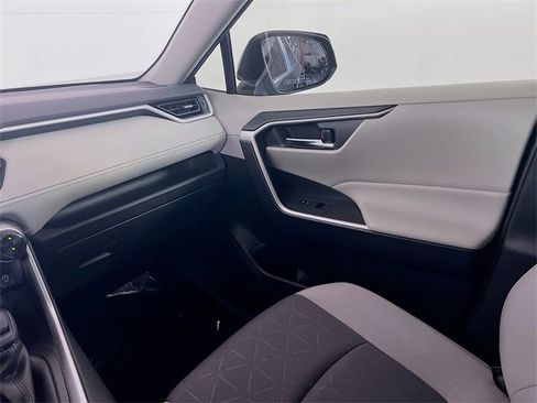 Used 2020 Toyota RAV4 XLE image 22