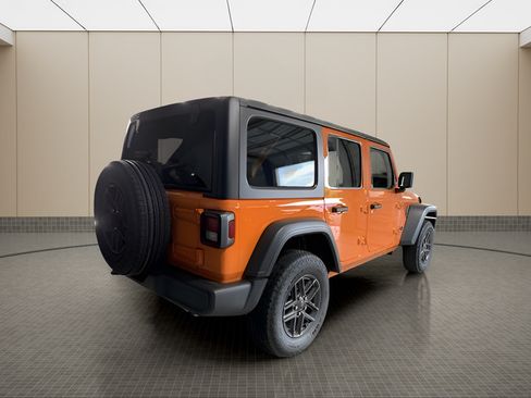 Used 2025 Jeep Wrangler Unlimited Sport AWD/4WD image 5
